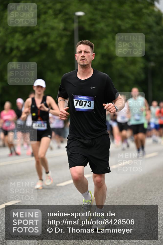 29.06.2025 - hella hamburg halbmarathon Dr. Thomas Lammeyer http://msf.ph/oto/8428506 29.06.2025 10:51:15 Kennedybrücke 1004, 1100, 1104, 1371, 1375, 1608, 1837, 1961, 1999, 2162, 2327, 2423, 2537, 2662, 2665, 2697, 3339, 3406, 3407, 3896, 4104, 4448, 4483, 5635, 5697, 5854, 5892, 6392, 6485, 6623, 6740, 6995, 7073, 7268, 7364, 7368, 7374, 7430, 7431, 7960, 8010, 8047, 8131, 8486, 8541, 8706, 8967, 9120, 9121, 9337, 9426, 9557, 9774, 9949, 10514, 10515, 10591, 11160, 11408 meine-sportfotos.de