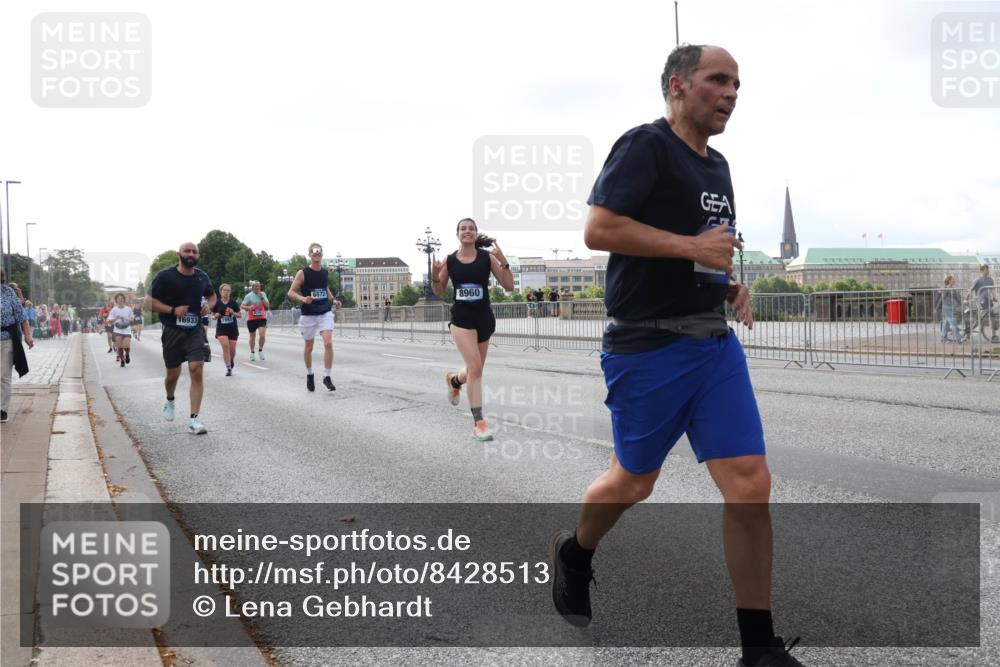 29.06.2025 - hella hamburg halbmarathon Lena Gebhardt http://msf.ph/oto/8428513 29.06.2025 10:06:54 Lombardsbrücke 16933, 6572, 8960, 1993, 4262, 5807, 5845, 5951, 6572, 6664, 6833, 7503, 8290, 8744, 8960, 10214, 10283, 10297, 10736, 10886, 12371, 12418, 12550, 13475, 14607, 15377, 15858, 16554, 16692, 16933, 17059, 17174, 17895, 18316, 18343, 18381, 18575, 18577, 18652, 18828, 18910, 18913 meine-sportfotos.de