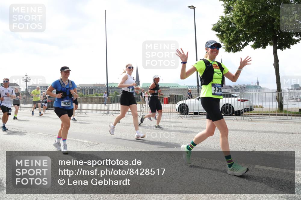 29.06.2025 - hella hamburg halbmarathon Lena Gebhardt http://msf.ph/oto/8428517 29.06.2025 10:43:46 Lombardsbrücke 10325, 7197, 339, 1023, 1026, 1095, 1155, 1306, 1310, 1400, 1459, 1878, 2073, 2733, 3238, 3288, 3329, 3390, 3597, 4367, 4627, 4636, 4866, 5001, 5192, 5201, 5214, 5293, 5370, 5720, 5890, 5902, 5905, 6012, 6036, 6096, 6226, 6334, 6440, 6895, 6931, 6971, 6973, 7197, 7205, 7206, 7489, 7504, 7926, 8000, 8058, 8135, 8233, 8408, 8504, 8870, 9073, 9639, 9641, 9704, 9831, 9879, 10083, 10097, 10200, 10202 meine-sportfotos.de