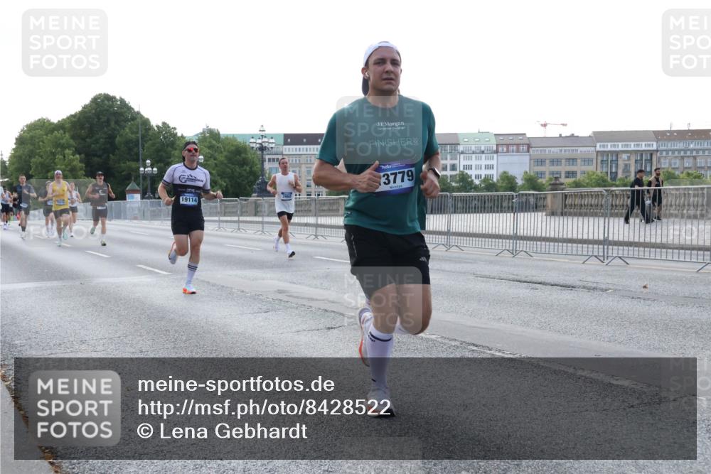 29.06.2025 - hella hamburg halbmarathon Lena Gebhardt http://msf.ph/oto/8428522 29.06.2025 09:44:24 Lombardsbrücke 19114, 3779, 1065, 1122, 1953, 2483, 2879, 3075, 3379, 3968, 5308, 5344, 7231, 7349, 7793, 8376, 8975, 9047, 9079, 10106, 10173, 10222, 10655, 10790, 11877, 12337, 12369, 13383, 13606, 13779, 14828, 15576, 15655, 15880, 16118, 17258, 17354, 18699, 19114 meine-sportfotos.de