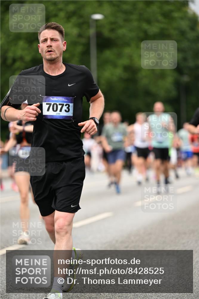 29.06.2025 - hella hamburg halbmarathon Dr. Thomas Lammeyer http://msf.ph/oto/8428525 29.06.2025 10:51:15 Kennedybrücke 1004, 1100, 1104, 1371, 1375, 1608, 1837, 1961, 1999, 2162, 2327, 2423, 2537, 2662, 2665, 2697, 3339, 3406, 3407, 3896, 4104, 4448, 4483, 5635, 5697, 5854, 5892, 6392, 6485, 6623, 6740, 6995, 7073, 7268, 7364, 7368, 7374, 7430, 7431, 7960, 8010, 8047, 8131, 8486, 8541, 8706, 8967, 9120, 9121, 9337, 9426, 9557, 9774, 9949, 10514, 10515, 10591, 11160, 11408 meine-sportfotos.de