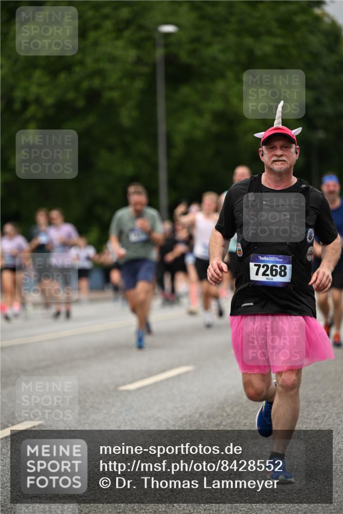 29.06.2025 - hella hamburg halbmarathon Dr. Thomas Lammeyer http://msf.ph/oto/8428552 29.06.2025 10:51:17 Kennedybrücke 1004, 1100, 1104, 1371, 1375, 1608, 1837, 1961, 1999, 2162, 2327, 2537, 2662, 2665, 2697, 3339, 3406, 3407, 3896, 4104, 4325, 4448, 4483, 5635, 5697, 5854, 5892, 6392, 6485, 6623, 6740, 6995, 7073, 7268, 7364, 7368, 7374, 7430, 7431, 7960, 8010, 8047, 8131, 8541, 8706, 8967, 9337, 9426, 9557, 9774, 9949, 10514, 10515, 10591, 11160, 11408 meine-sportfotos.de