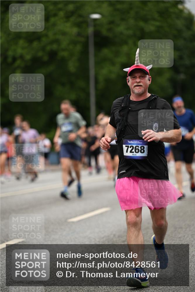 29.06.2025 - hella hamburg halbmarathon Dr. Thomas Lammeyer http://msf.ph/oto/8428561 29.06.2025 10:51:17 Kennedybrücke 1004, 1100, 1104, 1371, 1375, 1608, 1837, 1961, 1999, 2162, 2327, 2537, 2662, 2665, 2697, 3339, 3406, 3407, 3896, 4104, 4325, 4448, 4483, 5635, 5697, 5854, 5892, 6392, 6485, 6623, 6740, 6995, 7073, 7268, 7364, 7368, 7374, 7430, 7431, 7960, 8010, 8047, 8131, 8541, 8706, 8967, 9337, 9426, 9557, 9774, 9949, 10514, 10515, 10591, 11160, 11408 meine-sportfotos.de