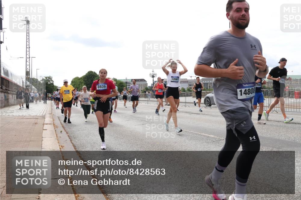 29.06.2025 - hella hamburg halbmarathon Lena Gebhardt http://msf.ph/oto/8428563 29.06.2025 10:19:38 Lombardsbrücke 10039, 5035, 6939, 15014, 13567, 14808, 2995, 2993, 1145, 1154, 1332, 1534, 1708, 2017, 2311, 2357, 2405, 2441, 2589, 2795, 2812, 2895, 2918, 2993, 2995, 3446, 3678, 4108, 4110, 4170, 4562, 4570, 4722, 4979, 5035, 5080, 5123, 5178, 5251, 5429, 5449, 5849, 5878, 6444, 6542, 6796, 6797, 6872, 6874, 6939, 7137, 7143, 7248, 7249, 7836, 7917, 8146, 8427, 8537, 8575, 8761, 8778, 9252, 9856, 10039, 10124, 10129, 10349, 10540, 10594, 11036 meine-sportfotos.de