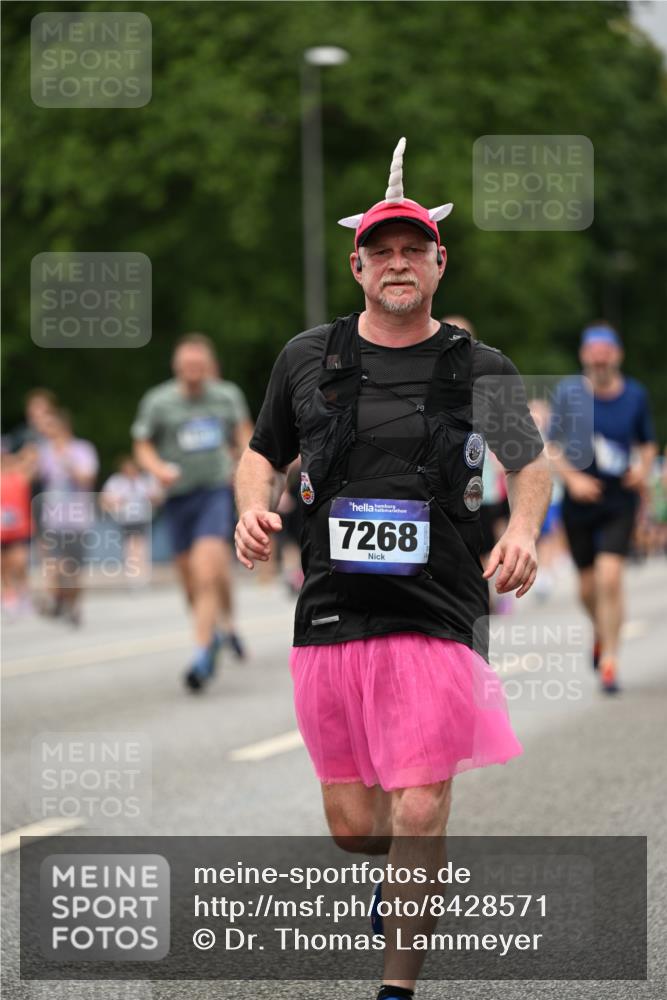 29.06.2025 - hella hamburg halbmarathon Dr. Thomas Lammeyer http://msf.ph/oto/8428571 29.06.2025 10:51:17 Kennedybrücke 1004, 1100, 1104, 1371, 1375, 1608, 1837, 1961, 1999, 2162, 2327, 2537, 2662, 2665, 2697, 3339, 3406, 3407, 3896, 4104, 4325, 4448, 4483, 5635, 5697, 5854, 5892, 6392, 6485, 6623, 6740, 6995, 7073, 7268, 7364, 7368, 7374, 7430, 7431, 7960, 8010, 8047, 8131, 8541, 8706, 8967, 9337, 9426, 9557, 9774, 9949, 10514, 10515, 10591, 11160, 11408 meine-sportfotos.de