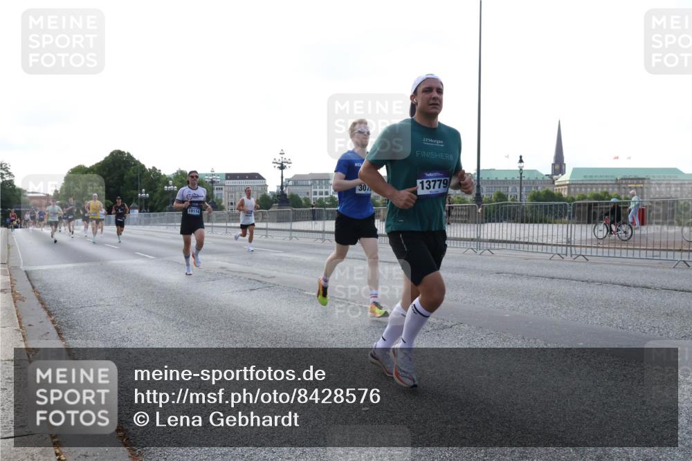 29.06.2025 - hella hamburg halbmarathon Lena Gebhardt http://msf.ph/oto/8428576 29.06.2025 09:44:25 Lombardsbrücke 19114, 30, 13779, 1065, 1122, 1953, 2021, 2483, 2879, 3075, 3379, 3968, 5308, 5344, 7231, 7349, 7793, 8975, 9047, 9079, 10106, 10173, 10222, 10655, 10790, 11877, 12337, 12369, 13383, 13606, 13779, 14828, 15576, 15655, 15880, 16118, 17258, 17354, 18699, 19114 meine-sportfotos.de
