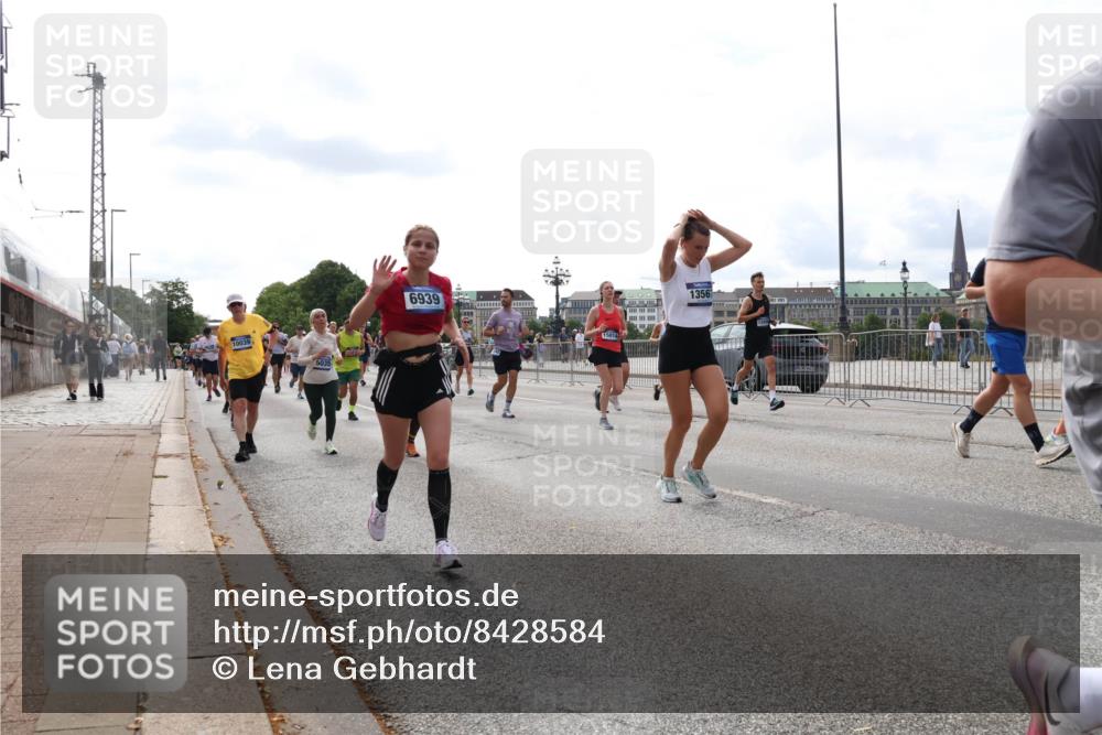 29.06.2025 - hella hamburg halbmarathon Lena Gebhardt http://msf.ph/oto/8428584 29.06.2025 10:19:38 Lombardsbrücke 10039, 5035, 6939, 1356, 1145, 1154, 1332, 1534, 1708, 2017, 2311, 2357, 2405, 2441, 2589, 2795, 2812, 2895, 2918, 2993, 2995, 3446, 3678, 4108, 4110, 4170, 4562, 4570, 4722, 4979, 5035, 5080, 5123, 5178, 5251, 5429, 5449, 5849, 5878, 6444, 6542, 6796, 6797, 6872, 6874, 6939, 7137, 7143, 7248, 7249, 7836, 7917, 8146, 8427, 8537, 8575, 8761, 8778, 9252, 9856, 10039, 10124, 10129, 10349, 10540, 10594, 11036 meine-sportfotos.de