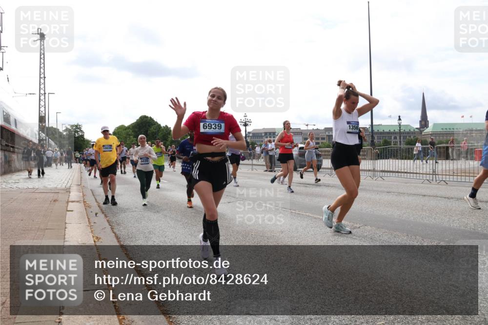 29.06.2025 - hella hamburg halbmarathon Lena Gebhardt http://msf.ph/oto/8428624 29.06.2025 10:19:38 Lombardsbrücke 10039, 5035, 6939, 1356, 1145, 1154, 1332, 1534, 1708, 2017, 2311, 2357, 2405, 2441, 2589, 2795, 2812, 2895, 2918, 2993, 2995, 3446, 3678, 4108, 4110, 4170, 4562, 4570, 4722, 4979, 5035, 5080, 5123, 5178, 5251, 5429, 5449, 5849, 5878, 6444, 6542, 6796, 6797, 6872, 6874, 6939, 7137, 7143, 7248, 7249, 7836, 7917, 8146, 8427, 8537, 8575, 8761, 8778, 9252, 9856, 10039, 10124, 10129, 10349, 10540, 10594, 11036 meine-sportfotos.de