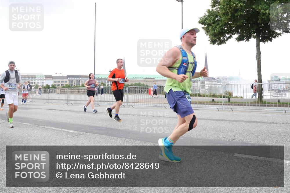 29.06.2025 - hella hamburg halbmarathon Lena Gebhardt http://msf.ph/oto/8428649 29.06.2025 10:53:56 Lombardsbrücke 15047, 1017, 1263, 1687, 1709, 1744, 1753, 1779, 1789, 1984, 2079, 2372, 2429, 2600, 2761, 2854, 3055, 3079, 3187, 3188, 3249, 3465, 3467, 3557, 4323, 4595, 4685, 4801, 4838, 5430, 5562, 5804, 5817, 5856, 5857, 5898, 5964, 6039, 6041, 6044, 6192, 6273, 6306, 6468, 6583, 6913, 6987, 6988, 6996, 7039, 7537, 7611, 7614, 7890, 8867, 8924, 9077, 9138, 9203, 9456, 9503, 9531, 9572, 9771, 9785, 10207, 11390, 11785 meine-sportfotos.de