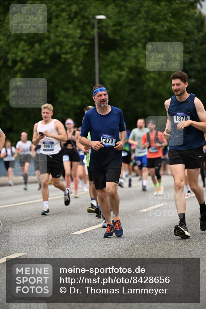 29.06.2025 - hella hamburg halbmarathon Dr. Thomas Lammeyer http://msf.ph/oto/8428656 29.06.2025 10:51:20 Kennedybrücke 1004, 1100, 1104, 1371, 1375, 1608, 1837, 1961, 1999, 2162, 2327, 2537, 2556, 2662, 2665, 2697, 3277, 3339, 3406, 3407, 3823, 3896, 4104, 4325, 4448, 4483, 5635, 5697, 5854, 5892, 6485, 6623, 6740, 6995, 7073, 7268, 7364, 7368, 7374, 7430, 7431, 7827, 7960, 8010, 8047, 8131, 8541, 8706, 8967, 9426, 9557, 9774, 9949, 10514, 10515, 10591, 11160, 11378, 11408 meine-sportfotos.de