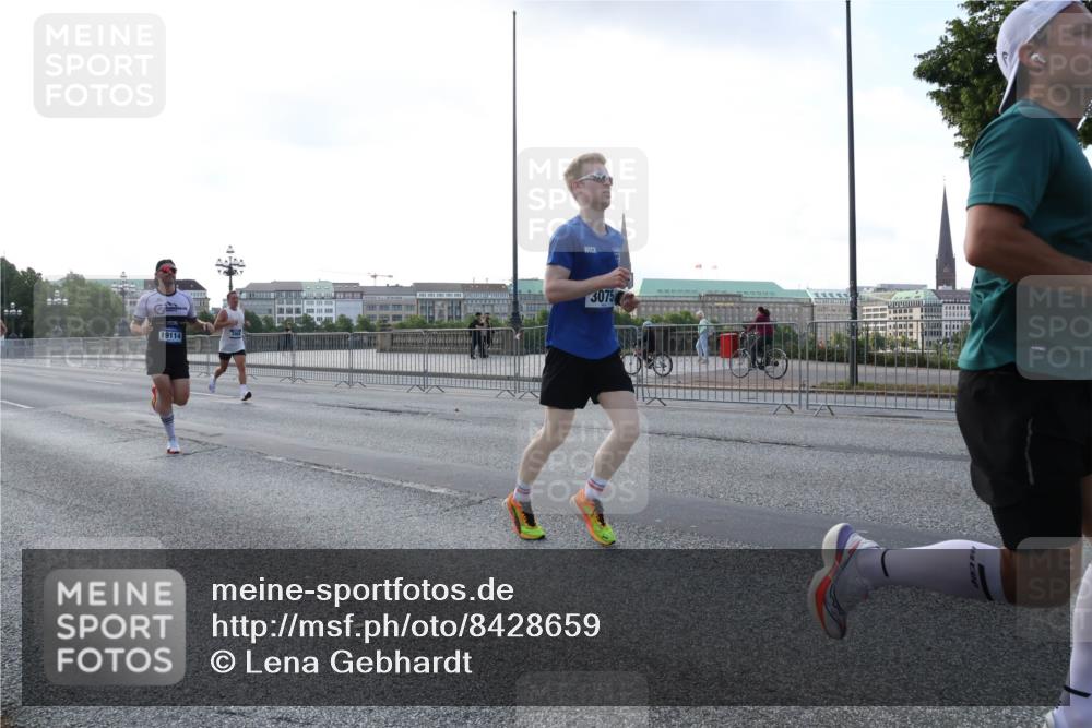 29.06.2025 - hella hamburg halbmarathon Lena Gebhardt http://msf.ph/oto/8428659 29.06.2025 09:44:25 Lombardsbrücke 19114, 3075, 1065, 1122, 1953, 2021, 2483, 2879, 3075, 3379, 3968, 5308, 5344, 7231, 7349, 7793, 8975, 9047, 9079, 10106, 10173, 10222, 10655, 10790, 11877, 12337, 12369, 13383, 13606, 13779, 14828, 15576, 15655, 15880, 16118, 17258, 17354, 18699, 19114 meine-sportfotos.de