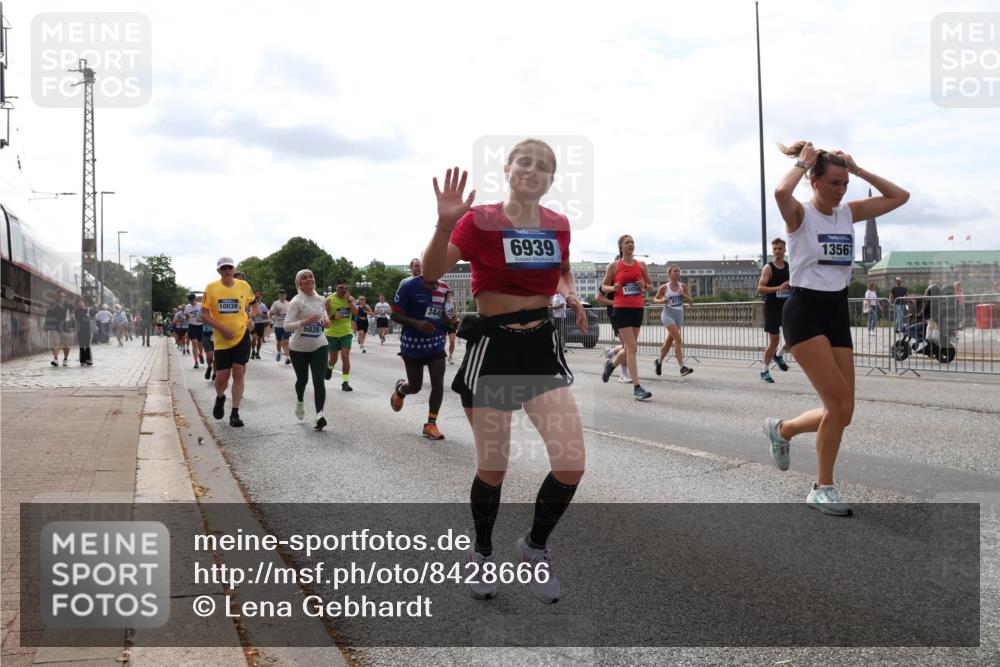 29.06.2025 - hella hamburg halbmarathon Lena Gebhardt http://msf.ph/oto/8428666 29.06.2025 10:19:39 Lombardsbrücke 10039, 5035, 6939, 15014, 12006, 13567, 1145, 1154, 1332, 1534, 1708, 2017, 2311, 2357, 2405, 2441, 2589, 2795, 2812, 2895, 2918, 2993, 2995, 3446, 3678, 4108, 4110, 4170, 4562, 4570, 4722, 4979, 5035, 5080, 5123, 5178, 5251, 5429, 5449, 5849, 5878, 6444, 6542, 6796, 6797, 6872, 6874, 6939, 7137, 7143, 7248, 7249, 7836, 7917, 8146, 8427, 8537, 8575, 8761, 8778, 9252, 9856, 10039, 10124, 10129, 10349, 10540, 10594, 11036 meine-sportfotos.de