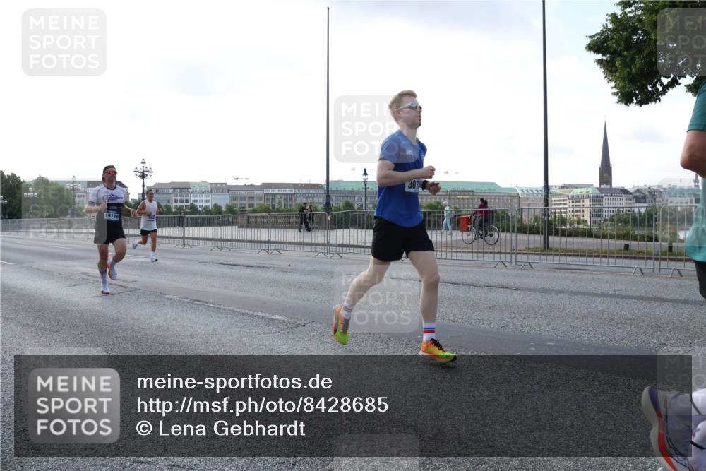 29.06.2025 - hella hamburg halbmarathon Lena Gebhardt http://msf.ph/oto/8428685 29.06.2025 09:44:25 Lombardsbrücke 19114, 307, 1065, 1122, 1953, 2021, 2483, 2879, 3075, 3379, 3968, 5308, 5344, 7231, 7349, 7793, 8975, 9047, 9079, 10106, 10173, 10222, 10655, 10790, 11877, 12337, 12369, 13383, 13606, 13779, 14828, 15576, 15655, 15880, 16118, 17258, 17354, 18699, 19114 meine-sportfotos.de