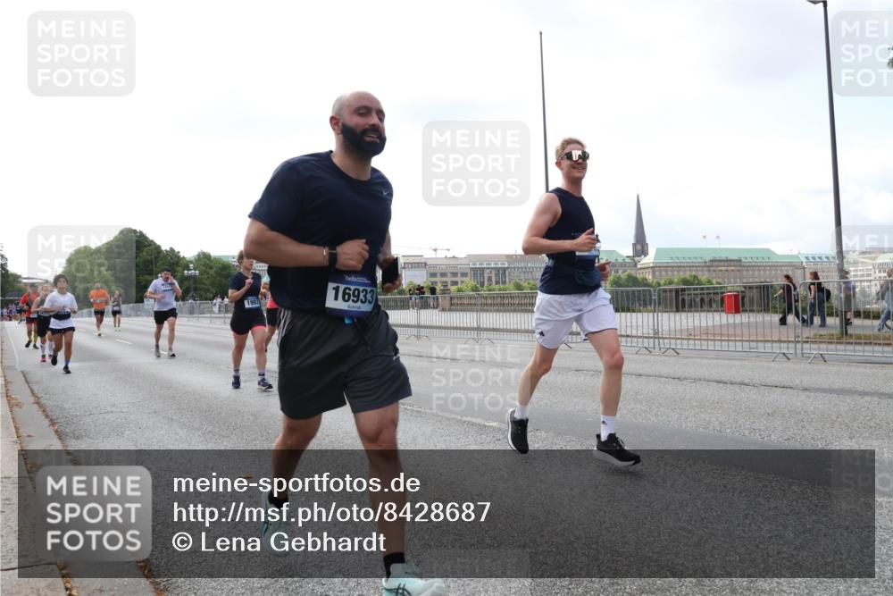 29.06.2025 - hella hamburg halbmarathon Lena Gebhardt http://msf.ph/oto/8428687 29.06.2025 10:06:56 Lombardsbrücke 1993, 16933, 1993, 4262, 5807, 5845, 5951, 6572, 6664, 6833, 7503, 8290, 8744, 8960, 10283, 10736, 10886, 11758, 12371, 12418, 12550, 13475, 14607, 15377, 16554, 16692, 16933, 17059, 17174, 17895, 18316, 18343, 18381, 18577, 18652, 18828 meine-sportfotos.de
