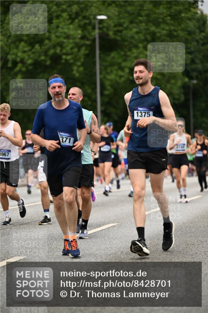 29.06.2025 - hella hamburg halbmarathon Dr. Thomas Lammeyer http://msf.ph/oto/8428701 29.06.2025 10:51:20 Kennedybrücke 1004, 1100, 1104, 1371, 1375, 1608, 1837, 1961, 1999, 2162, 2327, 2537, 2556, 2662, 2665, 2697, 3277, 3339, 3406, 3407, 3823, 3896, 4104, 4325, 4448, 4483, 5635, 5697, 5854, 5892, 6485, 6623, 6740, 6995, 7073, 7268, 7364, 7368, 7374, 7430, 7431, 7827, 7960, 8010, 8047, 8131, 8541, 8706, 8967, 9426, 9557, 9774, 9949, 10514, 10515, 10591, 11160, 11378, 11408 meine-sportfotos.de