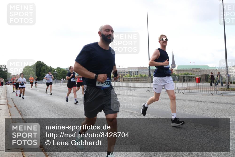 29.06.2025 - hella hamburg halbmarathon Lena Gebhardt http://msf.ph/oto/8428704 29.06.2025 10:06:56 Lombardsbrücke 1993, 87, 0933, 1993, 4262, 5807, 5845, 5951, 6572, 6664, 6833, 7503, 8290, 8744, 8960, 10283, 10736, 10886, 11758, 12371, 12418, 12550, 13475, 14607, 15377, 16554, 16692, 16933, 17059, 17174, 17895, 18316, 18343, 18381, 18577, 18652, 18828 meine-sportfotos.de