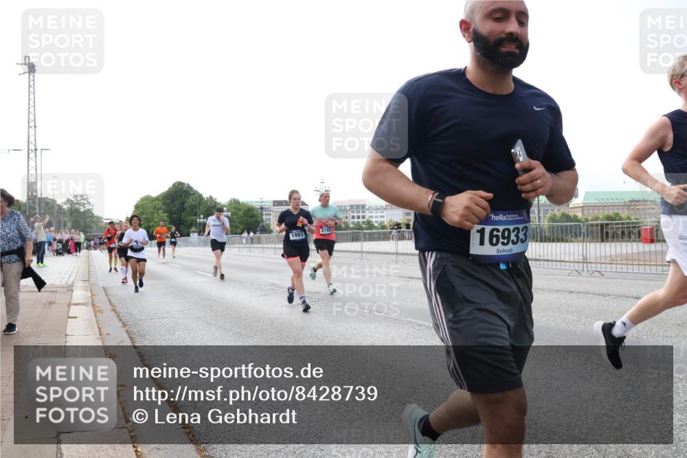 29.06.2025 - hella hamburg halbmarathon Lena Gebhardt http://msf.ph/oto/8428739 29.06.2025 10:06:56 Lombardsbrücke 12415, 1993, 8744, 16933, 1993, 4262, 5807, 5845, 5951, 6572, 6664, 6833, 7503, 8290, 8744, 8960, 10283, 10736, 10886, 11758, 12371, 12418, 12550, 13475, 14607, 15377, 16554, 16692, 16933, 17059, 17174, 17895, 18316, 18343, 18381, 18577, 18652, 18828 meine-sportfotos.de