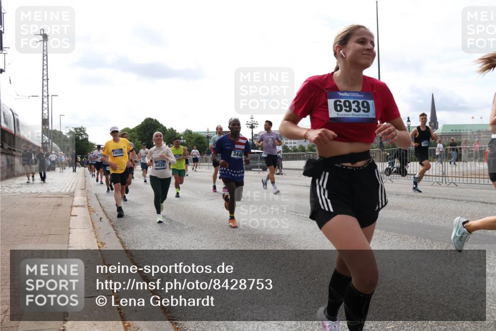 29.06.2025 - hella hamburg halbmarathon Lena Gebhardt http://msf.ph/oto/8428753 29.06.2025 10:19:39 Lombardsbrücke 10039, 5035, 3446, 6939, 1145, 1154, 1332, 1534, 1708, 2017, 2311, 2357, 2405, 2441, 2589, 2795, 2812, 2895, 2918, 2993, 2995, 3446, 3678, 4108, 4110, 4170, 4562, 4570, 4722, 4979, 5035, 5080, 5123, 5178, 5251, 5429, 5449, 5849, 5878, 6444, 6542, 6796, 6797, 6872, 6874, 6939, 7137, 7143, 7248, 7249, 7836, 7917, 8146, 8427, 8537, 8575, 8761, 8778, 9252, 9856, 10039, 10124, 10129, 10349, 10540, 10594, 11036 meine-sportfotos.de