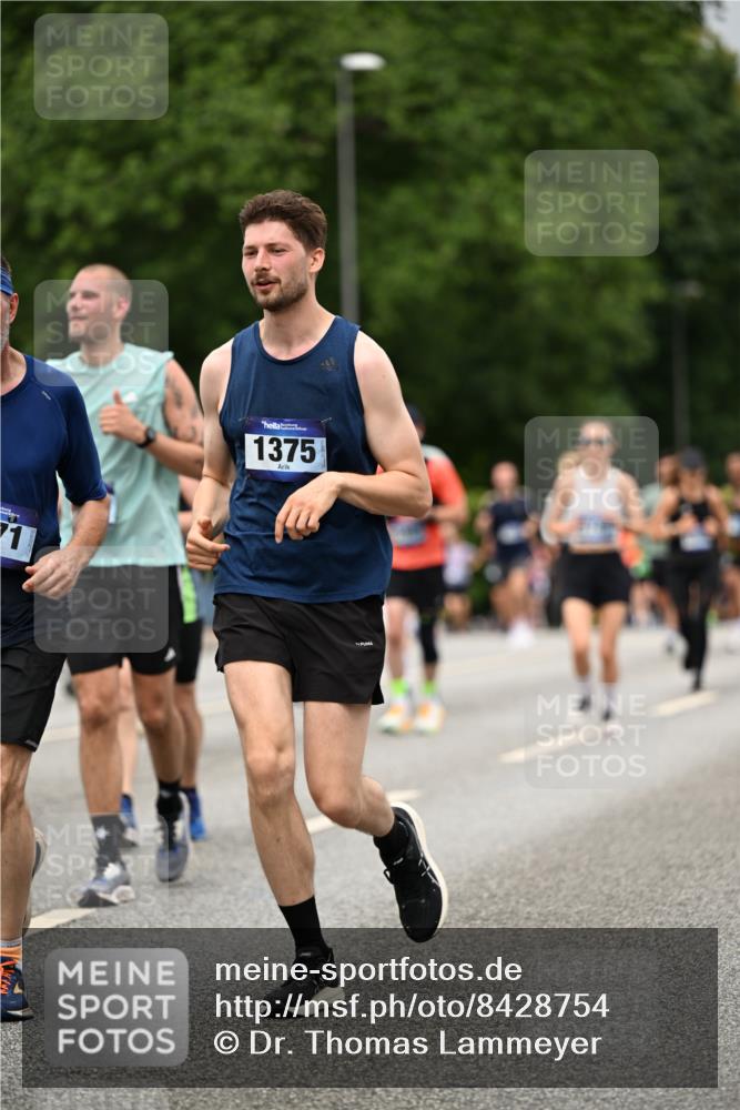 29.06.2025 - hella hamburg halbmarathon Dr. Thomas Lammeyer http://msf.ph/oto/8428754 29.06.2025 10:51:21 Kennedybrücke 1004, 1100, 1104, 1371, 1375, 1608, 1837, 1961, 1999, 2162, 2327, 2537, 2556, 2662, 2665, 2697, 3277, 3339, 3406, 3407, 3823, 3896, 4104, 4325, 4448, 4483, 5697, 5854, 5892, 6485, 6623, 6740, 6995, 7073, 7268, 7364, 7368, 7374, 7430, 7431, 7827, 7960, 8047, 8131, 8541, 8706, 8967, 9557, 9774, 9949, 10511, 10514, 10515, 10591, 11160, 11378, 11408 meine-sportfotos.de