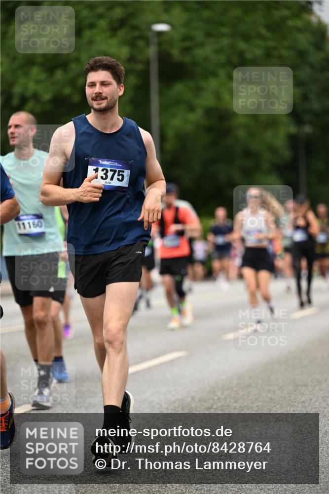 29.06.2025 - hella hamburg halbmarathon Dr. Thomas Lammeyer http://msf.ph/oto/8428764 29.06.2025 10:51:22 Kennedybrücke 1004, 1100, 1371, 1375, 1555, 1608, 1837, 1961, 1999, 2162, 2327, 2537, 2556, 2662, 2665, 2697, 3277, 3339, 3406, 3407, 3823, 4104, 4325, 4483, 5697, 5854, 5892, 6485, 6623, 6740, 6995, 7073, 7268, 7364, 7368, 7374, 7430, 7431, 7827, 7960, 8047, 8131, 8541, 8706, 8967, 9557, 9949, 10511, 10514, 10515, 10591, 11160, 11378, 11408 meine-sportfotos.de