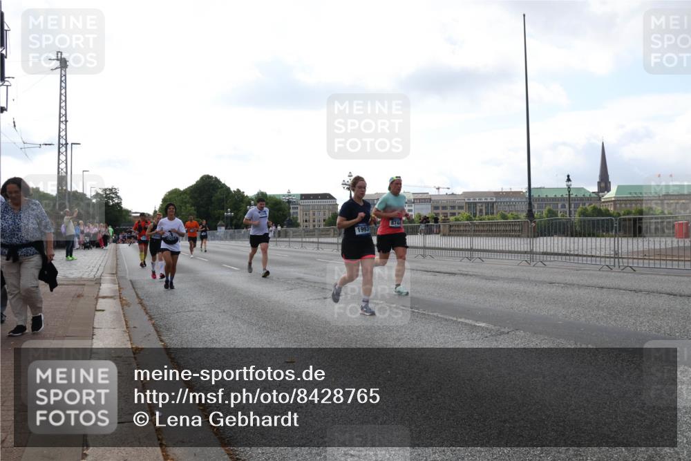 29.06.2025 - hella hamburg halbmarathon Lena Gebhardt http://msf.ph/oto/8428765 29.06.2025 10:06:57 Lombardsbrücke 1993, 8744, 1993, 4262, 5807, 5845, 5951, 6572, 6664, 6833, 7503, 8290, 8744, 8960, 10283, 10736, 10886, 11758, 12371, 12418, 12550, 13475, 14607, 15377, 16554, 16692, 16933, 17059, 17174, 17895, 18316, 18343, 18381, 18652, 18828 meine-sportfotos.de