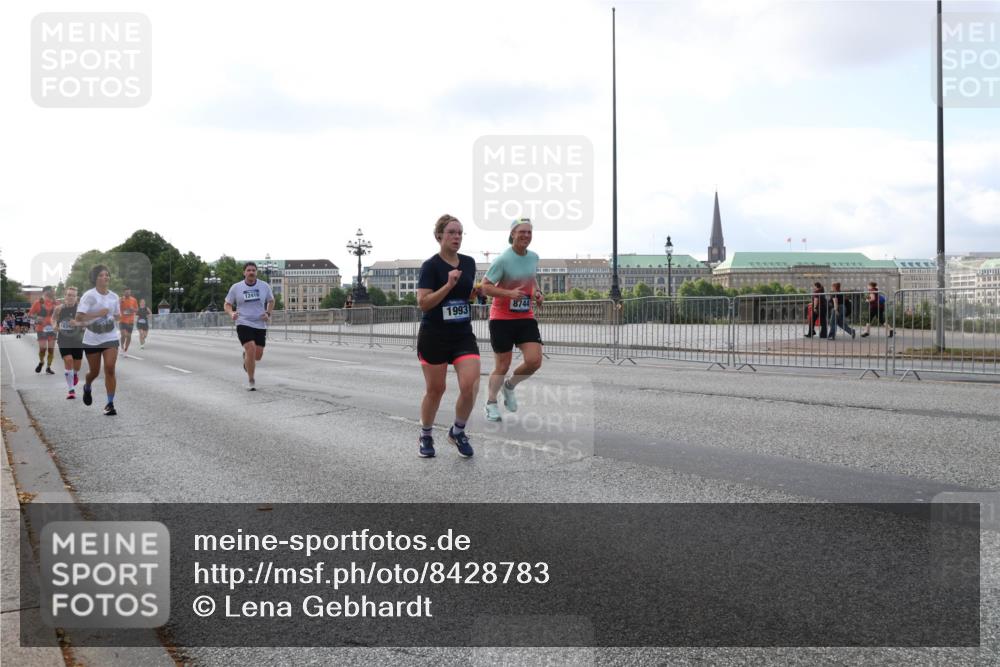 29.06.2025 - hella hamburg halbmarathon Lena Gebhardt http://msf.ph/oto/8428783 29.06.2025 10:06:57 Lombardsbrücke 12418, 1993, 8744, 1993, 4262, 5807, 5845, 5951, 6572, 6664, 6833, 7503, 8290, 8744, 8960, 10283, 10736, 10886, 11758, 12371, 12418, 12550, 13475, 14607, 15377, 16554, 16692, 16933, 17059, 17174, 17895, 18316, 18343, 18381, 18652, 18828 meine-sportfotos.de