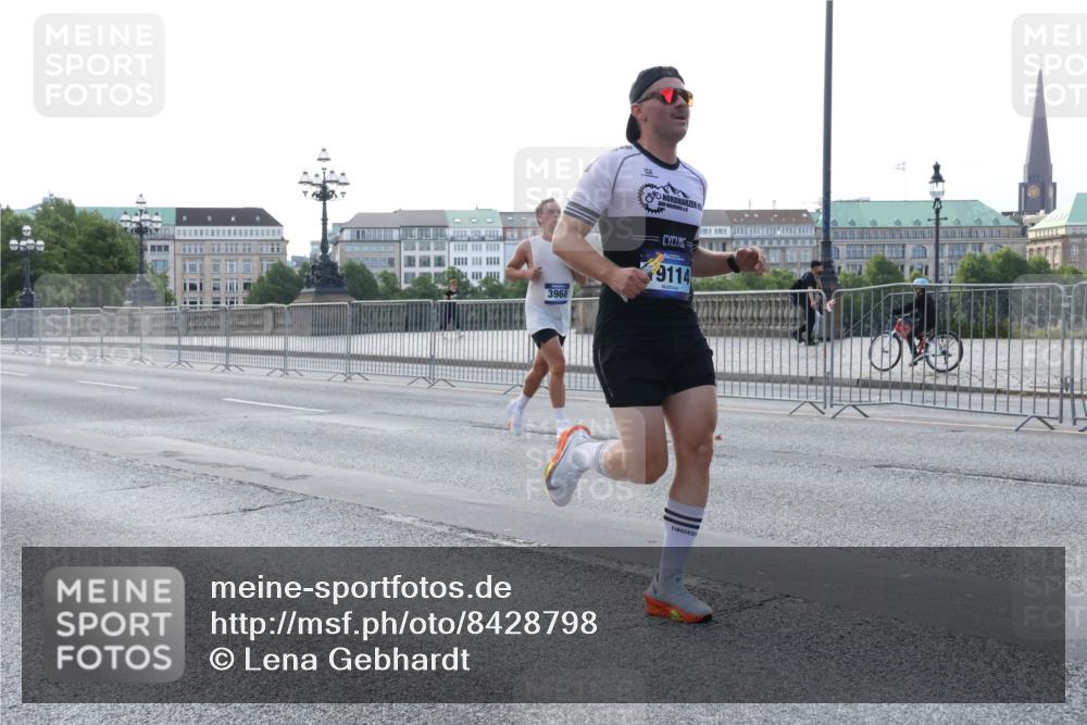 29.06.2025 - hella hamburg halbmarathon Lena Gebhardt http://msf.ph/oto/8428798 29.06.2025 09:44:26 Lombardsbrücke 3968, 9114, 1065, 1122, 1953, 2021, 2483, 2879, 3075, 3845, 3968, 4678, 5308, 5344, 7231, 7349, 7793, 8975, 9047, 9079, 10106, 10173, 10222, 10655, 10790, 11877, 12337, 12369, 13383, 13606, 13779, 14828, 15576, 15655, 15880, 16118, 17258, 17354, 18567, 18699, 19114 meine-sportfotos.de