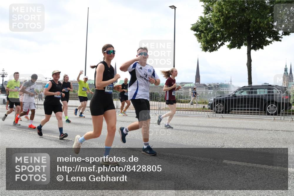 29.06.2025 - hella hamburg halbmarathon Lena Gebhardt http://msf.ph/oto/8428805 29.06.2025 10:43:49 Lombardsbrücke 10, 165, 400, 7504, 15848, 1023, 1026, 1095, 1155, 1306, 1310, 1400, 1459, 1802, 1804, 1878, 2073, 2733, 3238, 3288, 3390, 3597, 4367, 4627, 4636, 4866, 5001, 5127, 5192, 5201, 5214, 5293, 5370, 5890, 5902, 5905, 6012, 6036, 6096, 6226, 6334, 6440, 6895, 6931, 6971, 6973, 7197, 7205, 7206, 7326, 7489, 7504, 7926, 8000, 8058, 8135, 8233, 8408, 8504, 8870, 8957, 9073, 9639, 9641, 9704, 9831, 9879, 10083, 10097, 10200, 10202 meine-sportfotos.de