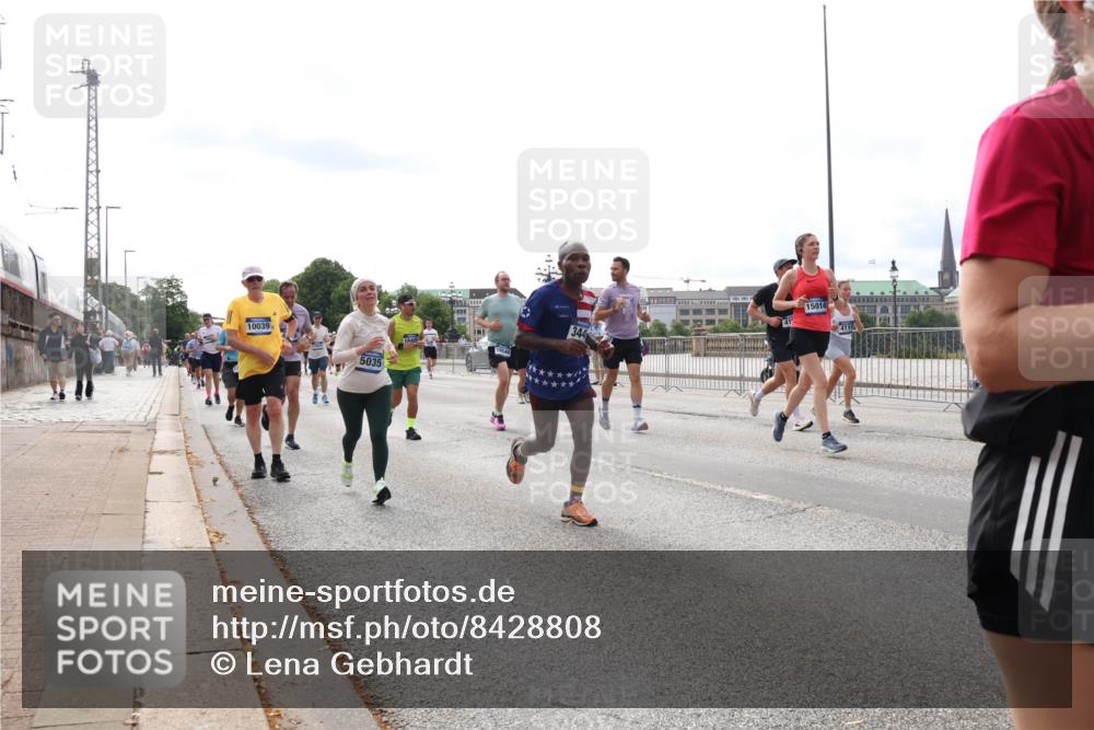 29.06.2025 - hella hamburg halbmarathon Lena Gebhardt http://msf.ph/oto/8428808 29.06.2025 10:19:39 Lombardsbrücke 10039, 5035, 344, 15014, 4110, 1145, 1154, 1332, 1534, 1708, 2017, 2311, 2357, 2405, 2441, 2589, 2795, 2812, 2895, 2918, 2993, 2995, 3446, 3678, 4108, 4110, 4170, 4562, 4570, 4722, 4979, 5035, 5080, 5123, 5178, 5251, 5429, 5449, 5849, 5878, 6444, 6542, 6796, 6797, 6872, 6874, 6939, 7137, 7143, 7248, 7249, 7836, 7917, 8146, 8427, 8537, 8575, 8761, 8778, 9252, 9856, 10039, 10124, 10129, 10349, 10540, 10594, 11036 meine-sportfotos.de