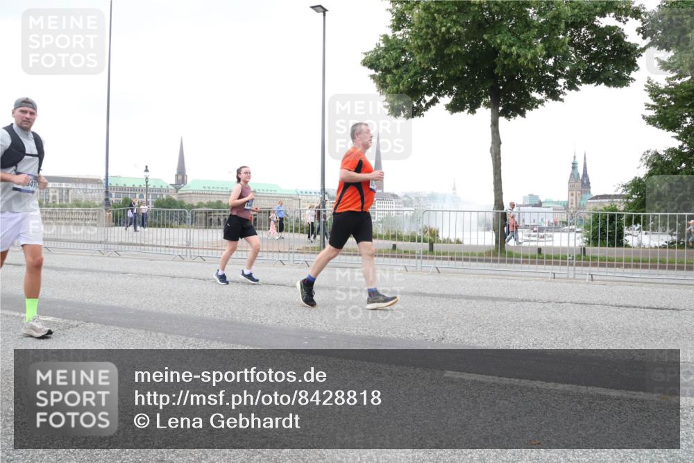 29.06.2025 - hella hamburg halbmarathon Lena Gebhardt http://msf.ph/oto/8428818 29.06.2025 10:53:57 Lombardsbrücke 0471, 1017, 1263, 1687, 1709, 1744, 1753, 1779, 1789, 1984, 2079, 2372, 2429, 2600, 2761, 2854, 3055, 3079, 3187, 3188, 3249, 3465, 3467, 3557, 4323, 4595, 4685, 4801, 4838, 5430, 5514, 5562, 5804, 5817, 5856, 5857, 5898, 5964, 6039, 6041, 6044, 6192, 6273, 6306, 6468, 6583, 6913, 6987, 6988, 6996, 7039, 7537, 7611, 7614, 7890, 8867, 8924, 9077, 9138, 9203, 9456, 9503, 9531, 9572, 9771, 9785, 10207, 11390, 11785 meine-sportfotos.de