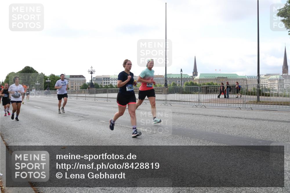 29.06.2025 - hella hamburg halbmarathon Lena Gebhardt http://msf.ph/oto/8428819 29.06.2025 10:06:57 Lombardsbrücke 12418, 1993, 8744, 1993, 4262, 5807, 5845, 5951, 6572, 6664, 6833, 7503, 8290, 8744, 8960, 10283, 10736, 10886, 11758, 12371, 12418, 12550, 13475, 14607, 15377, 16554, 16692, 16933, 17059, 17174, 17895, 18316, 18343, 18381, 18652, 18828 meine-sportfotos.de