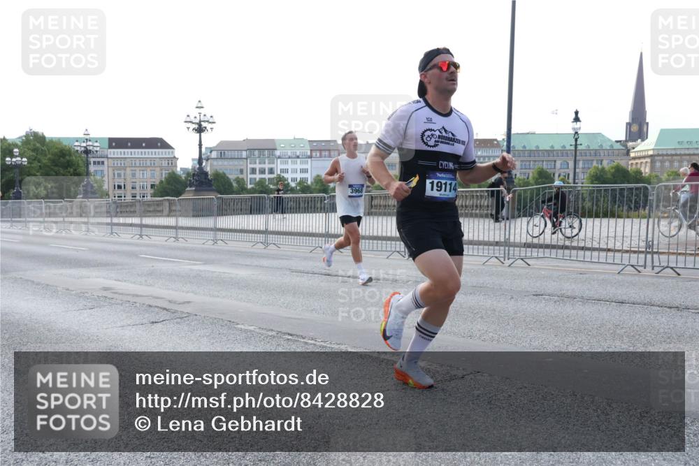 29.06.2025 - hella hamburg halbmarathon Lena Gebhardt http://msf.ph/oto/8428828 29.06.2025 09:44:26 Lombardsbrücke 3968, 19114, 1065, 1122, 1953, 2021, 2483, 2879, 3075, 3845, 3968, 4678, 5308, 5344, 7231, 7349, 7793, 8975, 9047, 9079, 10106, 10173, 10222, 10655, 10790, 11877, 12337, 12369, 13383, 13606, 13779, 14828, 15576, 15655, 15880, 16118, 17258, 17354, 18567, 18699, 19114 meine-sportfotos.de