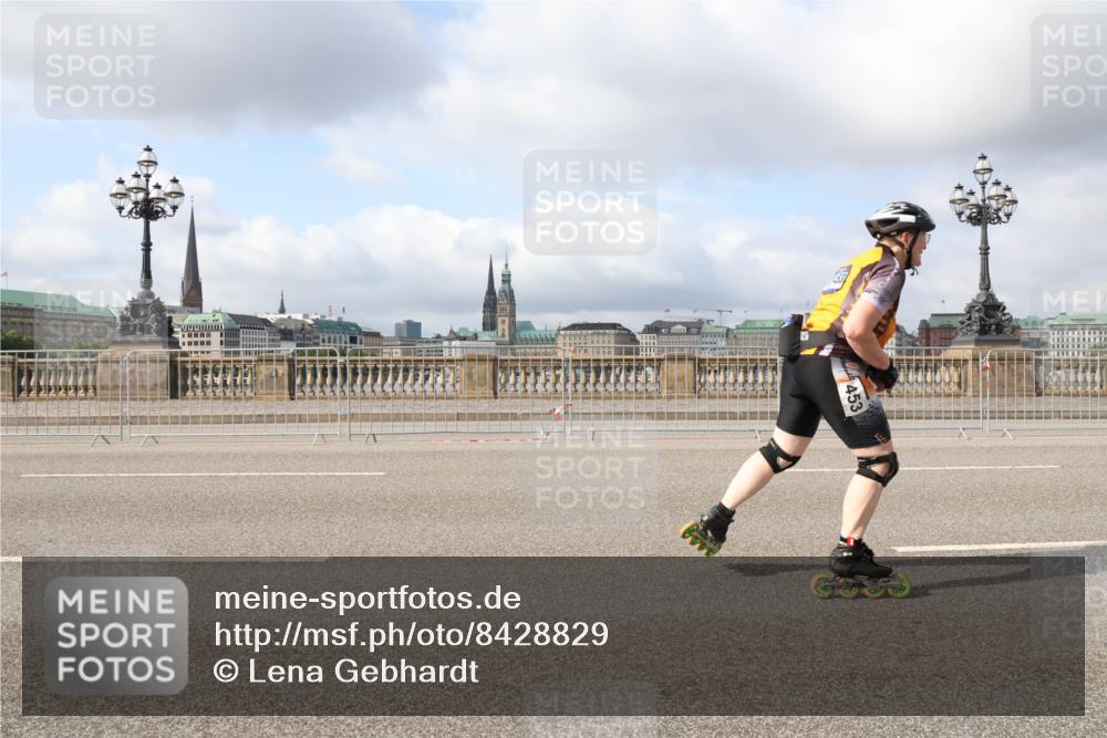29.06.2025 - hella hamburg halbmarathon Lena Gebhardt http://msf.ph/oto/8428829 29.06.2025 08:59:35 Lombardsbrücke  meine-sportfotos.de
