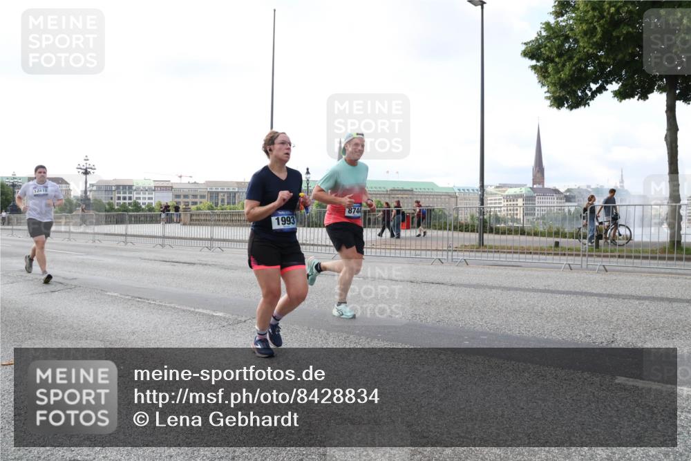29.06.2025 - hella hamburg halbmarathon Lena Gebhardt http://msf.ph/oto/8428834 29.06.2025 10:06:58 Lombardsbrücke 12418, 1993, 8744, 1993, 4262, 5807, 5845, 5899, 5951, 6572, 6664, 6833, 7503, 8290, 8744, 8960, 10283, 10736, 10886, 11758, 12371, 12418, 12550, 13475, 14607, 15377, 16554, 16692, 16933, 17059, 17174, 17895, 18316, 18343, 18381, 18652, 18828 meine-sportfotos.de