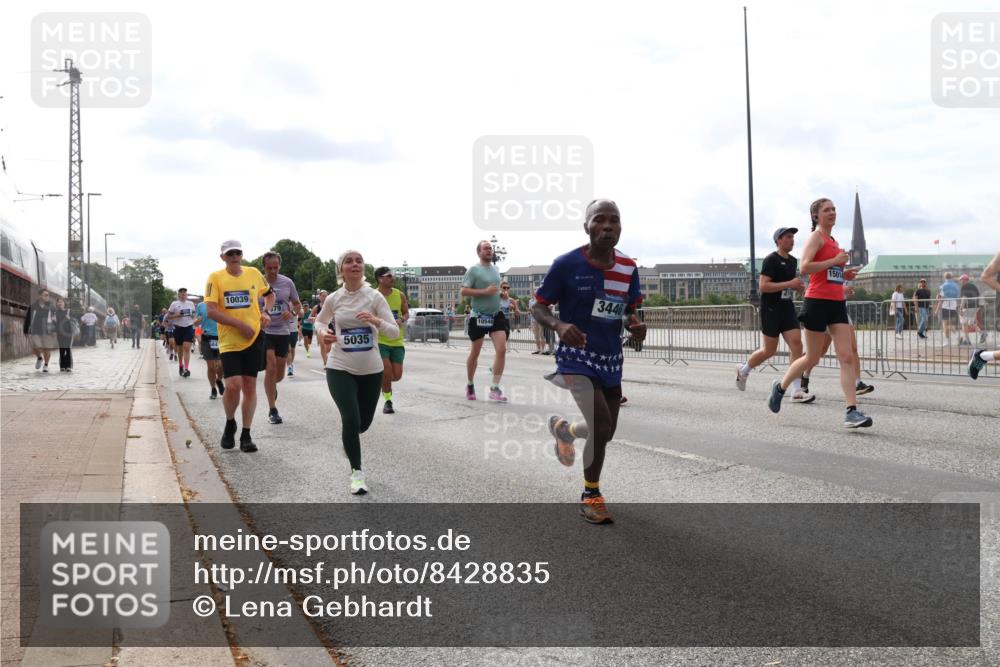 29.06.2025 - hella hamburg halbmarathon Lena Gebhardt http://msf.ph/oto/8428835 29.06.2025 10:19:40 Lombardsbrücke 10039, 5035, 10540, 3446, 1501, 1145, 1154, 1332, 1534, 1708, 2017, 2311, 2357, 2405, 2441, 2589, 2795, 2812, 2895, 2918, 2993, 2995, 3446, 3678, 4108, 4110, 4170, 4539, 4562, 4570, 4722, 4979, 5035, 5080, 5123, 5178, 5251, 5429, 5449, 5849, 5878, 6444, 6542, 6796, 6797, 6872, 6874, 6939, 7137, 7143, 7248, 7249, 7836, 7917, 8146, 8427, 8537, 8575, 8761, 8778, 9252, 9856, 10039, 10124, 10129, 10349, 10540, 10594, 10622, 11036 meine-sportfotos.de