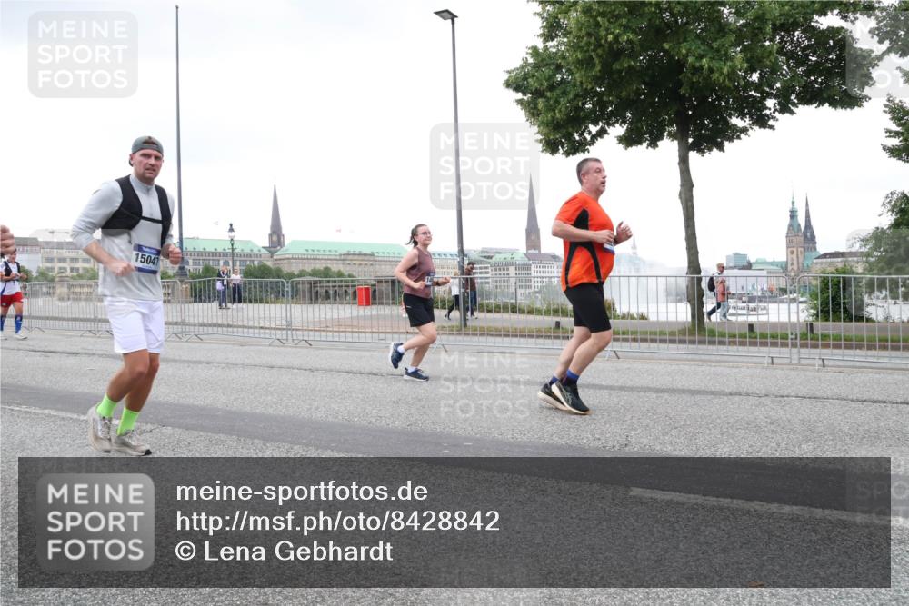 29.06.2025 - hella hamburg halbmarathon Lena Gebhardt http://msf.ph/oto/8428842 29.06.2025 10:53:58 Lombardsbrücke 15047, 1017, 1263, 1687, 1709, 1744, 1753, 1779, 1789, 1984, 2079, 2372, 2429, 2600, 2761, 2854, 3055, 3079, 3187, 3188, 3249, 3465, 3467, 3557, 4323, 4595, 4685, 4801, 4838, 5430, 5514, 5562, 5804, 5817, 5856, 5857, 5898, 5964, 6039, 6192, 6273, 6306, 6468, 6583, 6913, 6987, 6988, 6996, 7039, 7537, 7611, 7614, 7874, 7890, 8867, 8924, 9077, 9138, 9203, 9456, 9503, 9531, 9572, 9771, 9785, 10207, 11390, 11785 meine-sportfotos.de