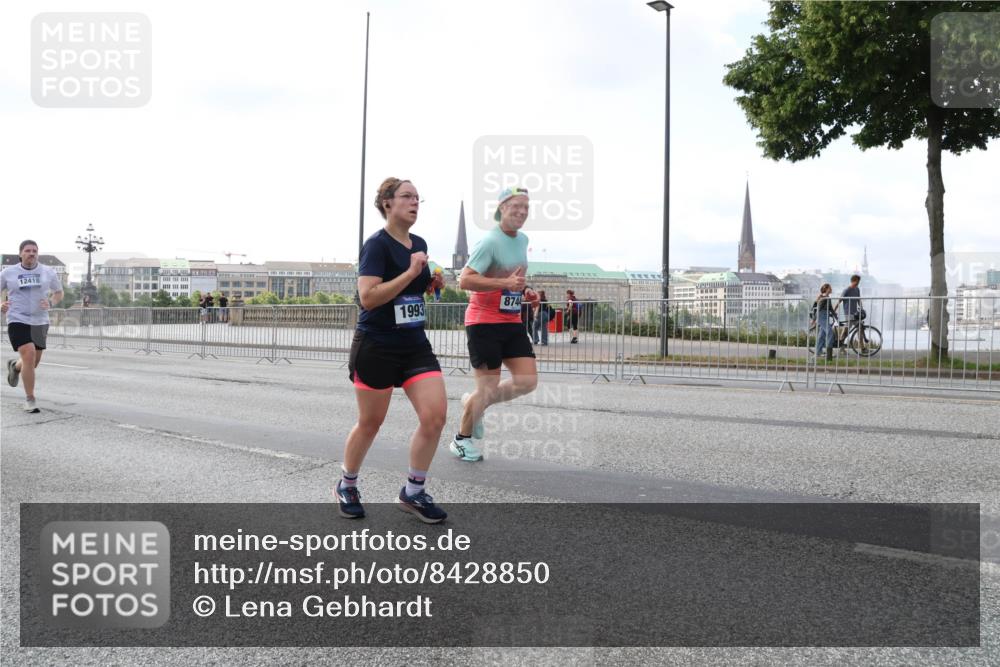 29.06.2025 - hella hamburg halbmarathon Lena Gebhardt http://msf.ph/oto/8428850 29.06.2025 10:06:58 Lombardsbrücke 12418, 1993, 8744, 1993, 4262, 5807, 5845, 5899, 5951, 6572, 6664, 6833, 7503, 8290, 8744, 8960, 10283, 10736, 10886, 11758, 12371, 12418, 12550, 13475, 14607, 15377, 16554, 16692, 16933, 17059, 17174, 17895, 18316, 18343, 18381, 18652, 18828 meine-sportfotos.de