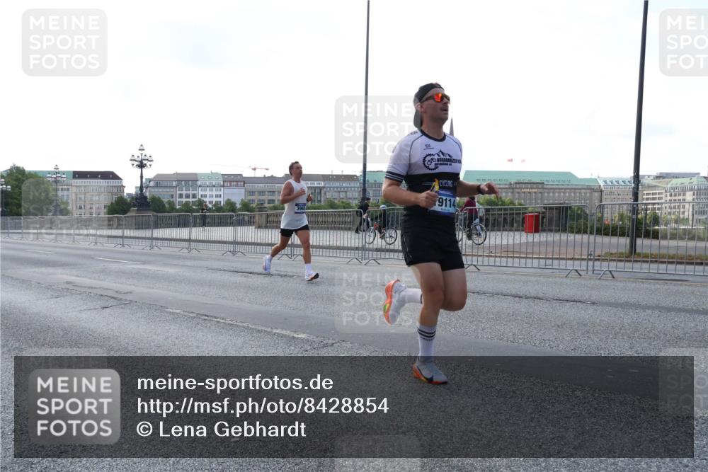 29.06.2025 - hella hamburg halbmarathon Lena Gebhardt http://msf.ph/oto/8428854 29.06.2025 09:44:27 Lombardsbrücke 9114, 1065, 1122, 1953, 2021, 2879, 3075, 3845, 3968, 4678, 5308, 5344, 7231, 7349, 7793, 8975, 9047, 9079, 10106, 10173, 10222, 10655, 10790, 11877, 12337, 12369, 13383, 13606, 13779, 14828, 15268, 15576, 15583, 15655, 15880, 16118, 17258, 17354, 18567, 18699, 19114 meine-sportfotos.de