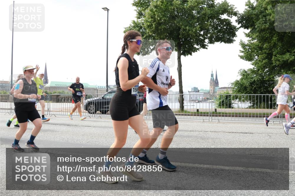 29.06.2025 - hella hamburg halbmarathon Lena Gebhardt http://msf.ph/oto/8428856 29.06.2025 10:43:49 Lombardsbrücke 158, 1023, 1026, 1095, 1155, 1306, 1310, 1400, 1459, 1802, 1804, 1878, 2073, 2733, 3238, 3288, 3390, 3597, 4367, 4627, 4636, 4866, 5001, 5127, 5192, 5201, 5214, 5293, 5370, 5890, 5902, 5905, 6012, 6036, 6096, 6226, 6334, 6440, 6895, 6931, 6971, 6973, 7197, 7205, 7206, 7326, 7489, 7504, 7926, 8000, 8058, 8135, 8233, 8408, 8504, 8870, 8957, 9073, 9639, 9641, 9704, 9831, 9879, 10083, 10097, 10200, 10202 meine-sportfotos.de