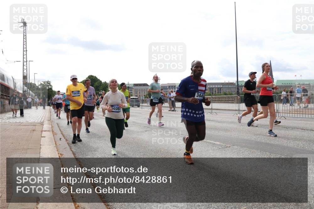 29.06.2025 - hella hamburg halbmarathon Lena Gebhardt http://msf.ph/oto/8428861 29.06.2025 10:19:40 Lombardsbrücke 10039, 5035, 10540, 344, 15014, 1145, 1154, 1332, 1534, 1708, 2017, 2311, 2357, 2405, 2441, 2589, 2795, 2812, 2895, 2918, 2993, 2995, 3446, 3678, 4108, 4110, 4170, 4539, 4562, 4570, 4722, 4979, 5035, 5080, 5123, 5178, 5251, 5429, 5449, 5849, 5878, 6444, 6542, 6796, 6797, 6872, 6874, 6939, 7137, 7143, 7248, 7249, 7836, 7917, 8146, 8427, 8537, 8575, 8761, 8778, 9252, 9856, 10039, 10124, 10129, 10349, 10540, 10594, 10622, 11036 meine-sportfotos.de