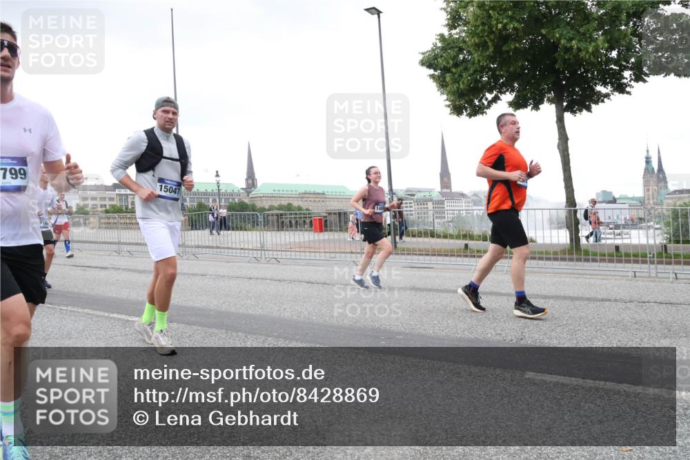29.06.2025 - hella hamburg halbmarathon Lena Gebhardt http://msf.ph/oto/8428869 29.06.2025 10:53:58 Lombardsbrücke 1, 799, 19, 15047, 1466, 1017, 1263, 1687, 1709, 1744, 1753, 1779, 1789, 1984, 2079, 2372, 2429, 2600, 2761, 2854, 3055, 3079, 3187, 3188, 3249, 3465, 3467, 3557, 4323, 4595, 4685, 4801, 4838, 5430, 5514, 5562, 5804, 5817, 5856, 5857, 5898, 5964, 6039, 6192, 6273, 6306, 6468, 6583, 6913, 6987, 6988, 6996, 7039, 7537, 7611, 7614, 7874, 7890, 8867, 8924, 9077, 9138, 9203, 9456, 9503, 9531, 9572, 9771, 9785, 10207, 11390, 11785 meine-sportfotos.de