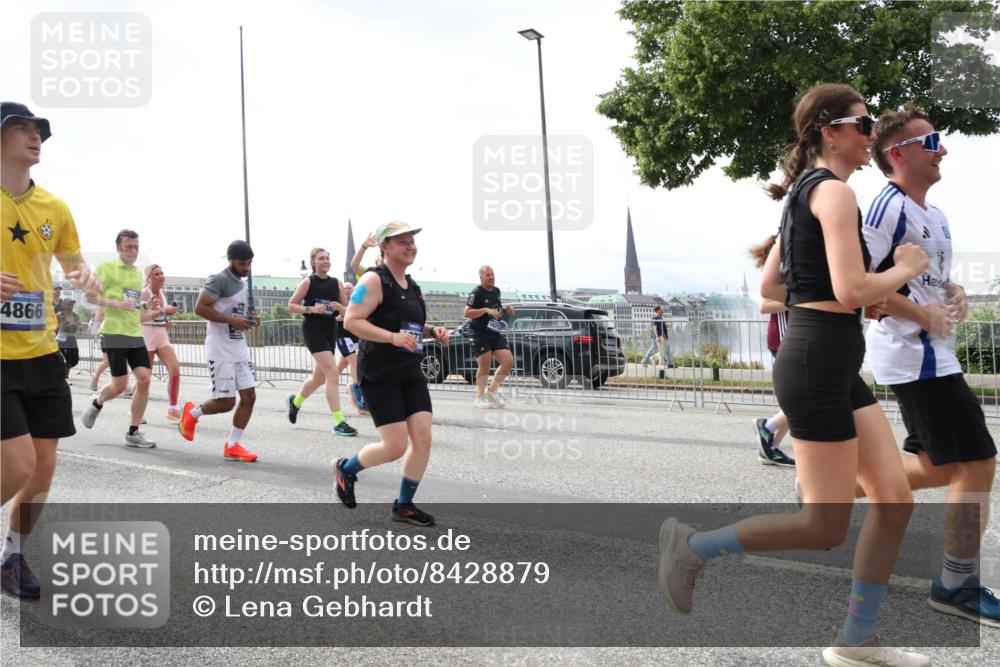 29.06.2025 - hella hamburg halbmarathon Lena Gebhardt http://msf.ph/oto/8428879 29.06.2025 10:43:50 Lombardsbrücke 4866, 1023, 1026, 1095, 1155, 1306, 1310, 1400, 1459, 1802, 1804, 2073, 2186, 2692, 2733, 3288, 3390, 3596, 3597, 4367, 4627, 4636, 4866, 4898, 5001, 5127, 5192, 5201, 5214, 5293, 5370, 5890, 5902, 5905, 6012, 6036, 6096, 6226, 6334, 6440, 6895, 6931, 6971, 6973, 7197, 7205, 7206, 7326, 7489, 7504, 7926, 8000, 8058, 8135, 8233, 8408, 8504, 8591, 8870, 8957, 9073, 9639, 9641, 9704, 9831, 9879, 10083, 10097, 10200, 10202 meine-sportfotos.de