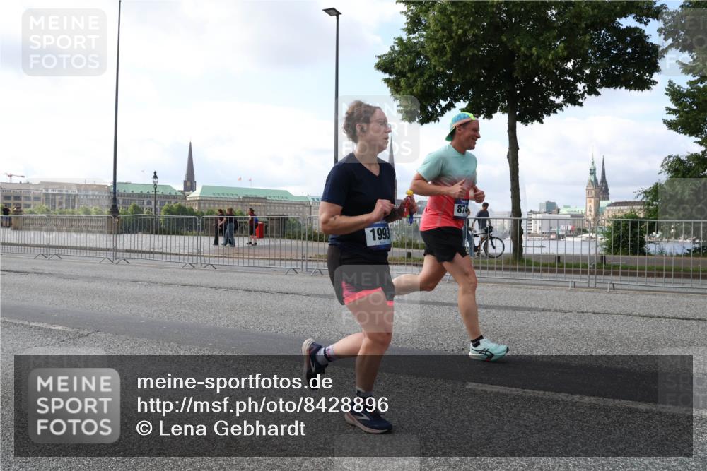 29.06.2025 - hella hamburg halbmarathon Lena Gebhardt http://msf.ph/oto/8428896 29.06.2025 10:06:59 Lombardsbrücke 1993, 874, 1993, 4262, 5807, 5845, 5899, 5951, 6572, 6664, 6833, 7503, 8290, 8744, 8960, 10283, 10736, 10886, 11758, 12371, 12418, 12550, 13475, 14607, 15377, 16554, 16692, 16933, 17059, 17174, 17895, 18316, 18343, 18381, 18652, 18828 meine-sportfotos.de