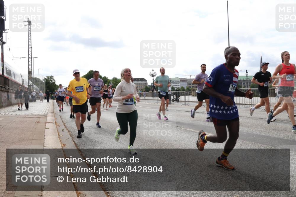 29.06.2025 - hella hamburg halbmarathon Lena Gebhardt http://msf.ph/oto/8428904 29.06.2025 10:19:40 Lombardsbrücke 10039, 4979, 5035, 10540, 34, 4, 15014, 1145, 1154, 1332, 1534, 1708, 2017, 2311, 2357, 2405, 2441, 2589, 2795, 2812, 2895, 2918, 2993, 2995, 3446, 3678, 4108, 4110, 4170, 4539, 4562, 4570, 4722, 4979, 5035, 5080, 5123, 5178, 5251, 5429, 5449, 5849, 5878, 6444, 6542, 6796, 6797, 6872, 6874, 6939, 7137, 7143, 7248, 7249, 7836, 7917, 8146, 8427, 8537, 8575, 8761, 8778, 9252, 9856, 10039, 10124, 10129, 10349, 10540, 10594, 10622, 11036 meine-sportfotos.de