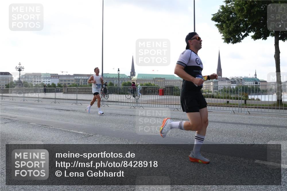 29.06.2025 - hella hamburg halbmarathon Lena Gebhardt http://msf.ph/oto/8428918 29.06.2025 09:44:27 Lombardsbrücke 3968, 1065, 1122, 1953, 2021, 2879, 3075, 3845, 3968, 4678, 5308, 5344, 7231, 7349, 7793, 8975, 9047, 9079, 10106, 10173, 10222, 10655, 10790, 11877, 12337, 12369, 13383, 13606, 13779, 14828, 15268, 15576, 15583, 15655, 15880, 16118, 17258, 17354, 18567, 18699, 19114 meine-sportfotos.de
