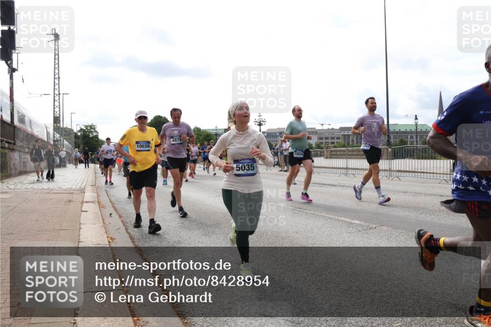 29.06.2025 - hella hamburg halbmarathon Lena Gebhardt http://msf.ph/oto/8428954 29.06.2025 10:19:40 Lombardsbrücke 10039, 4979, 5035, 10540, 1145, 1154, 1332, 1534, 1708, 2017, 2311, 2357, 2405, 2441, 2589, 2795, 2812, 2895, 2918, 2993, 2995, 3446, 3678, 4108, 4110, 4170, 4539, 4562, 4570, 4722, 4979, 5035, 5080, 5123, 5178, 5251, 5429, 5449, 5849, 5878, 6444, 6542, 6796, 6797, 6872, 6874, 6939, 7137, 7143, 7248, 7249, 7836, 7917, 8146, 8427, 8537, 8575, 8761, 8778, 9252, 9856, 10039, 10124, 10129, 10349, 10540, 10594, 10622, 11036 meine-sportfotos.de