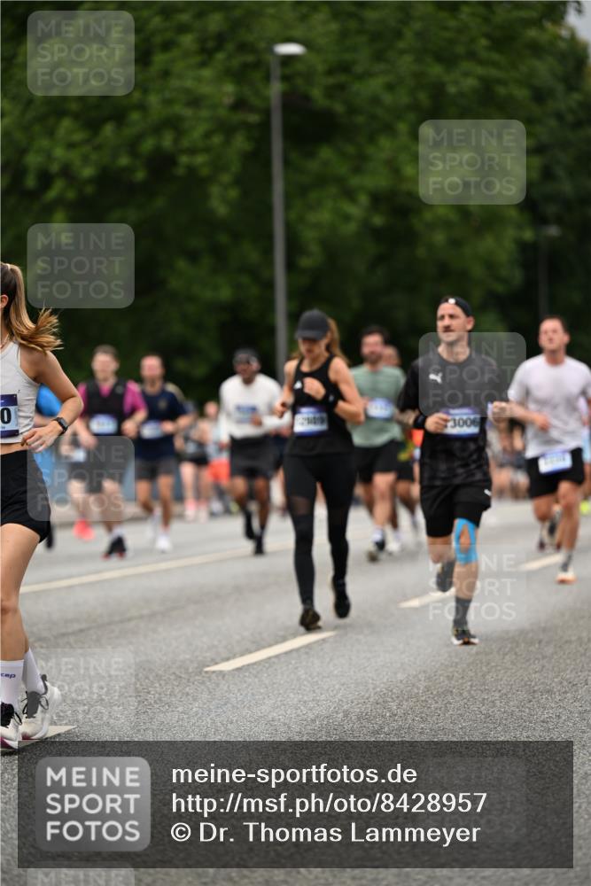 29.06.2025 - hella hamburg halbmarathon Dr. Thomas Lammeyer http://msf.ph/oto/8428957 29.06.2025 10:51:26 Kennedybrücke 1004, 1371, 1375, 1555, 1608, 1837, 1961, 1999, 2162, 2327, 2537, 2556, 2662, 2665, 3277, 3339, 3406, 3407, 3823, 4325, 4483, 5697, 5895, 6485, 6740, 6995, 7073, 7268, 7364, 7368, 7374, 7430, 7431, 7827, 7960, 8131, 8541, 8967, 9092, 9557, 10511, 10514, 10515, 10591, 11160, 11378 meine-sportfotos.de