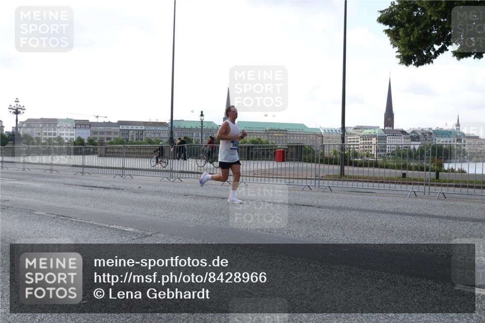 29.06.2025 - hella hamburg halbmarathon Lena Gebhardt http://msf.ph/oto/8428966 29.06.2025 09:44:27 Lombardsbrücke 1065, 1122, 1953, 2021, 2879, 3075, 3845, 3968, 4678, 5308, 5344, 7231, 7349, 7793, 8975, 9047, 9079, 10106, 10173, 10222, 10655, 10790, 11877, 12337, 12369, 13383, 13606, 13779, 14828, 15268, 15576, 15583, 15655, 15880, 16118, 17258, 17354, 18567, 18699, 19114 meine-sportfotos.de