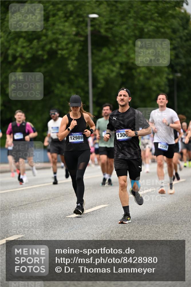 29.06.2025 - hella hamburg halbmarathon Dr. Thomas Lammeyer http://msf.ph/oto/8428980 29.06.2025 10:51:27 Kennedybrücke 1004, 1371, 1375, 1555, 1608, 1837, 1961, 1999, 2162, 2327, 2537, 2556, 2662, 2665, 2981, 3277, 3339, 3406, 3407, 3823, 4325, 4483, 5697, 5895, 6485, 6740, 6995, 7073, 7268, 7364, 7368, 7374, 7430, 7431, 7827, 7960, 8131, 8541, 8967, 9092, 9557, 10511, 10514, 10515, 10591, 11160, 11378 meine-sportfotos.de
