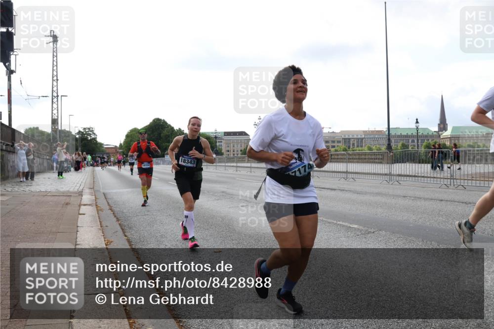 29.06.2025 - hella hamburg halbmarathon Lena Gebhardt http://msf.ph/oto/8428988 29.06.2025 10:07:00 Lombardsbrücke 18343, 7174, 1993, 4262, 5807, 5845, 5899, 5951, 6572, 6664, 6833, 7503, 8290, 8744, 8960, 10283, 10736, 10886, 11758, 12371, 12418, 12550, 13475, 14607, 15377, 16554, 16692, 16933, 17059, 17174, 17895, 18316, 18343, 18381, 18652, 18828 meine-sportfotos.de